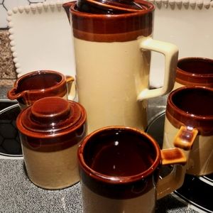 Vintage brown pottery in excellent condition. 1970s